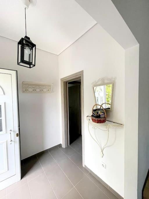 20' From The Airport,20' From The Center Of Athens Apartment Екстериор снимка