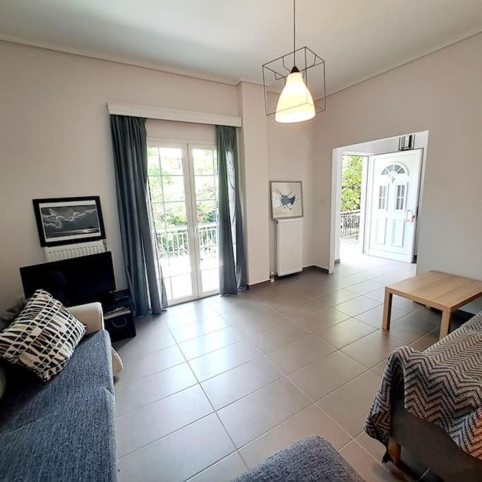 20' From The Airport,20' From The Center Of Athens Apartment Екстериор снимка