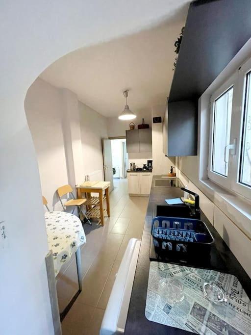 20' From The Airport,20' From The Center Of Athens Apartment Екстериор снимка