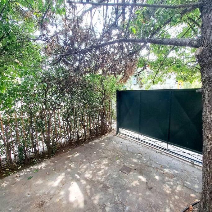 20' From The Airport,20' From The Center Of Athens Apartment Екстериор снимка