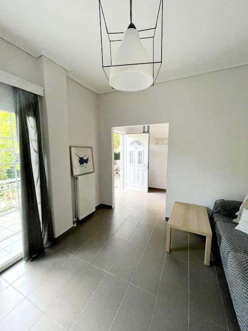 20' From The Airport,20' From The Center Of Athens Apartment Екстериор снимка